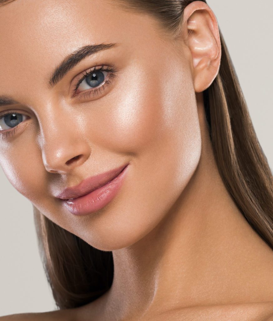 Woman with plump facial features